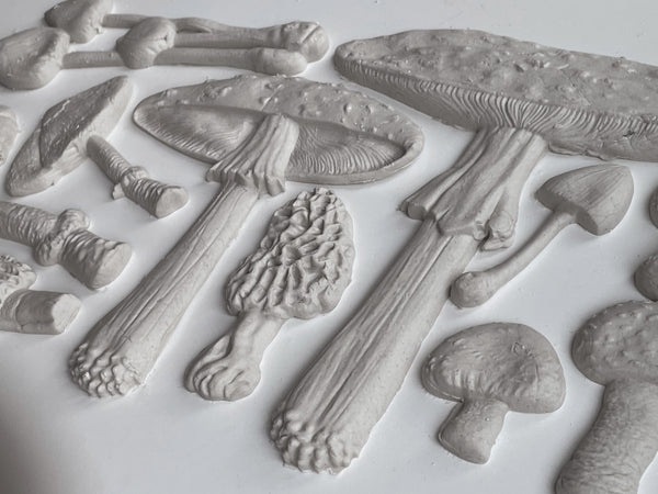 Toadstool IOD Décor Mould