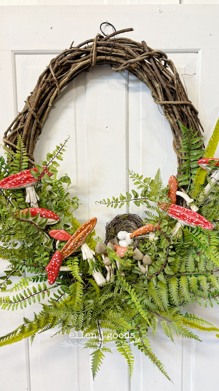 TOADSTOOL WREATH 4/3/24