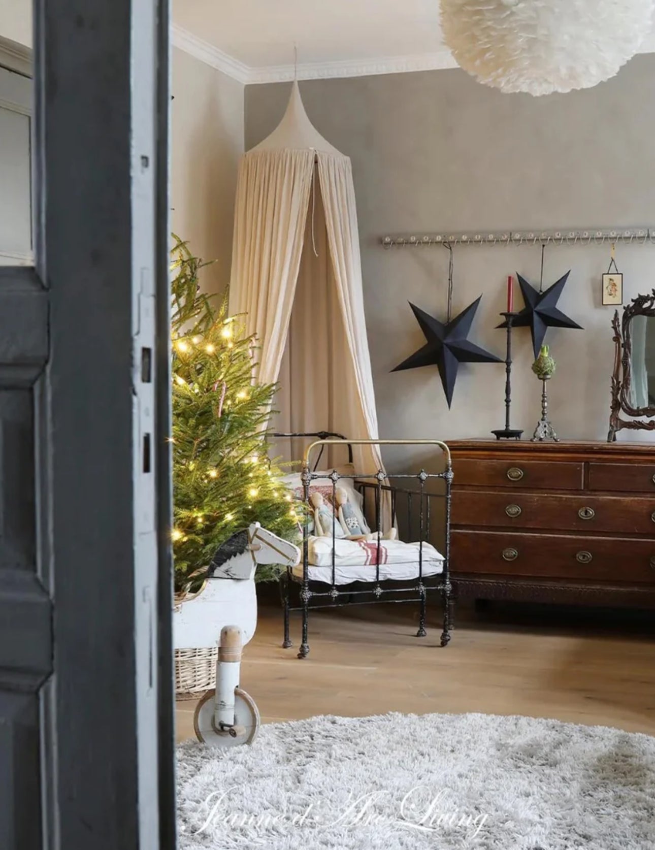 Jeanne d'Arc Living - Issue #8, 2025