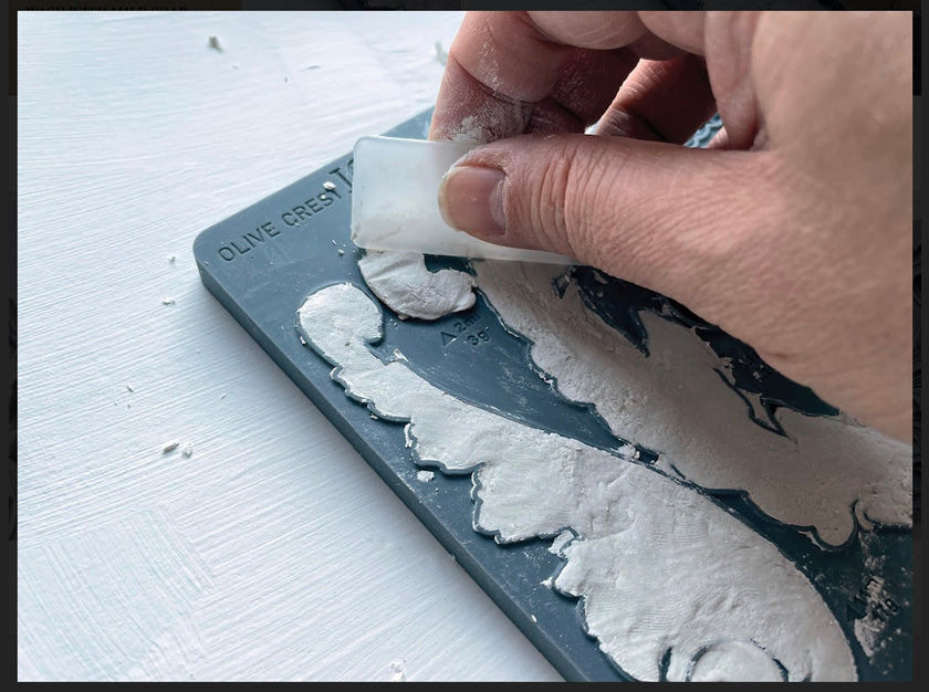 Olive Crest IOD Décor Mould