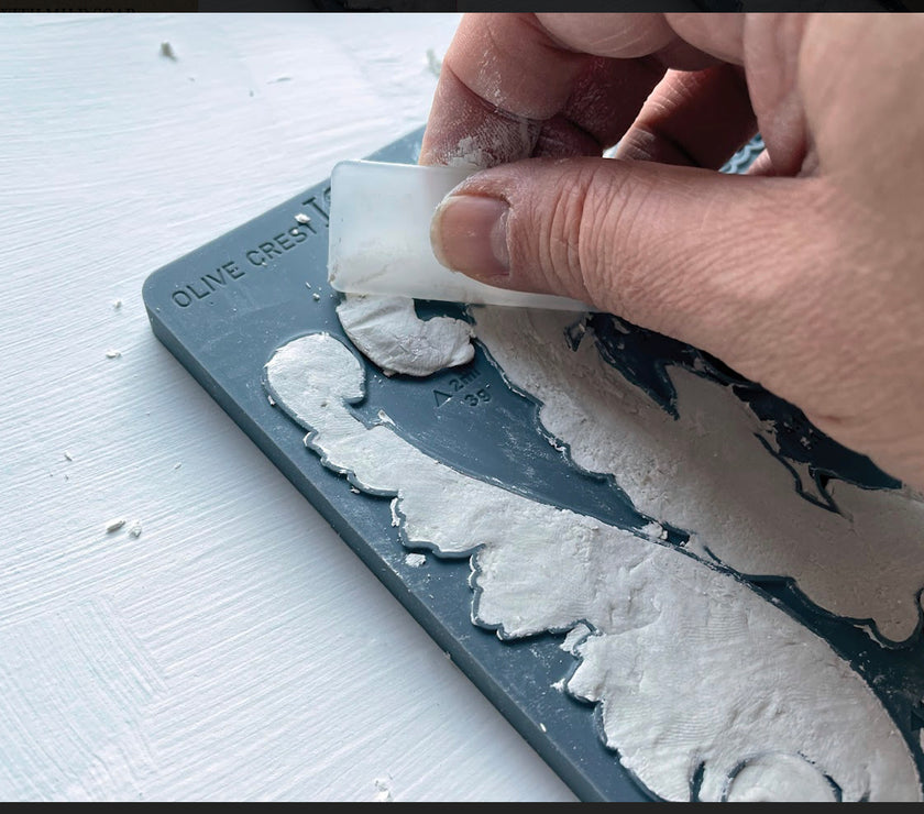 Olive Crest IOD Décor Mould